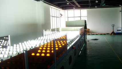 LED灯具老化生产线设备全面解析 多功能老化线的优势与选型指南